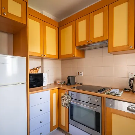 Harbour Apartment, Pool And Gym Pafos