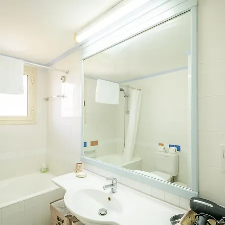 Harbour Apartment, Pool And Gym Pafos
