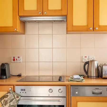 Apartament Harbour Apartment, Pool And Gym